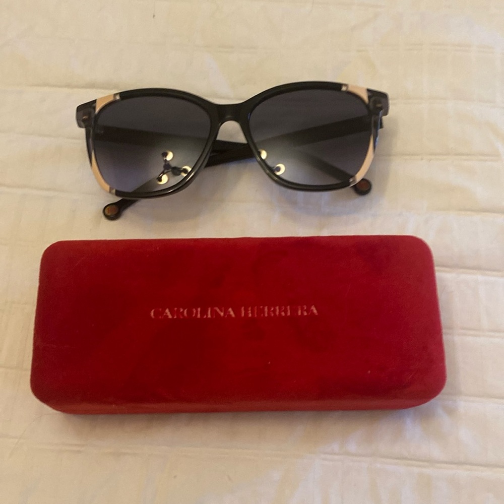 Caroline Herrera Sunglasses - 🌻🕶️